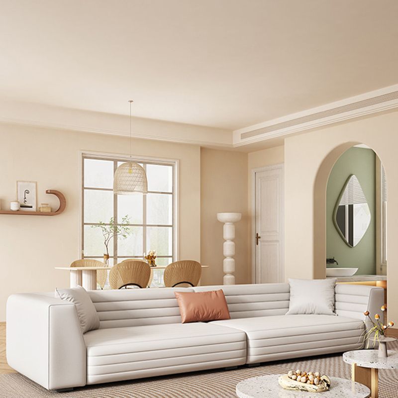 白い現代標準のタイトな背面腕ソファソファ