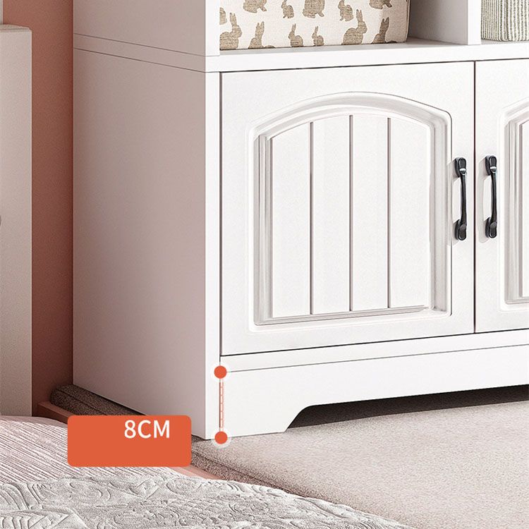 Libreria moderna Scaffale standard ingegnerizzato in legno chiuso per il soggiorno.