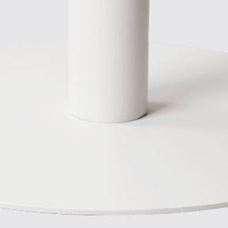 Table d'appoint supérieur rond en métal du milieu du siècle