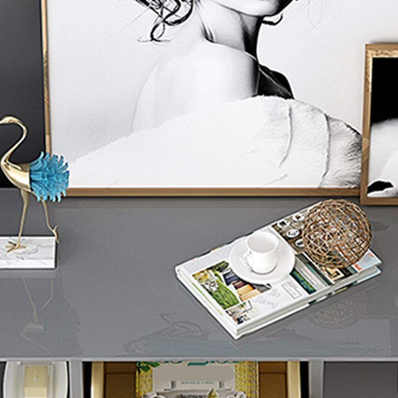 Cuffe da pranzo in legno in stile glam con armadi e cassetti