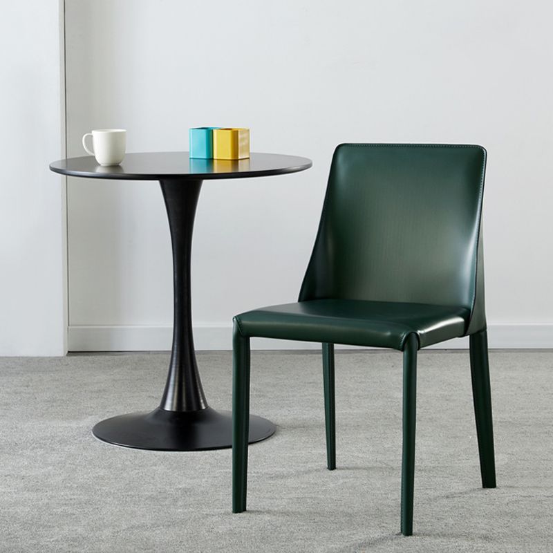 Moderne lederen eetstoelen armloze zijstoelen met metalen benen voor huisgebruik