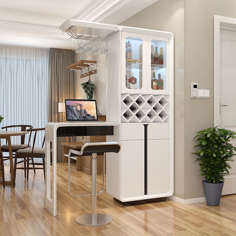 Moderne rechthoekige bartafel van kunsthout met wijnkast voor de woonkamer