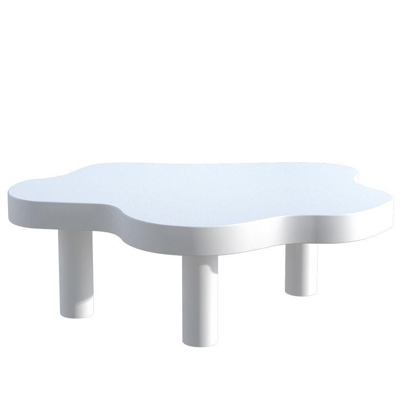 Table basse scandinave de forme libre avec 3 pieds en bois de pin
