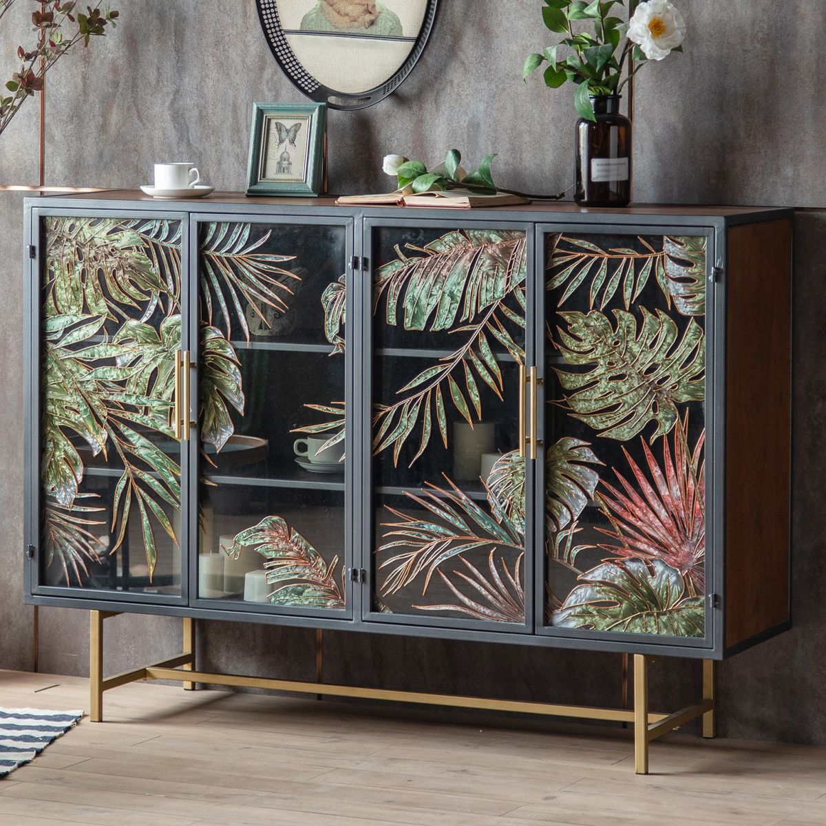 Tradizionale mobile in legno in porcellana in vetro con porte con porte