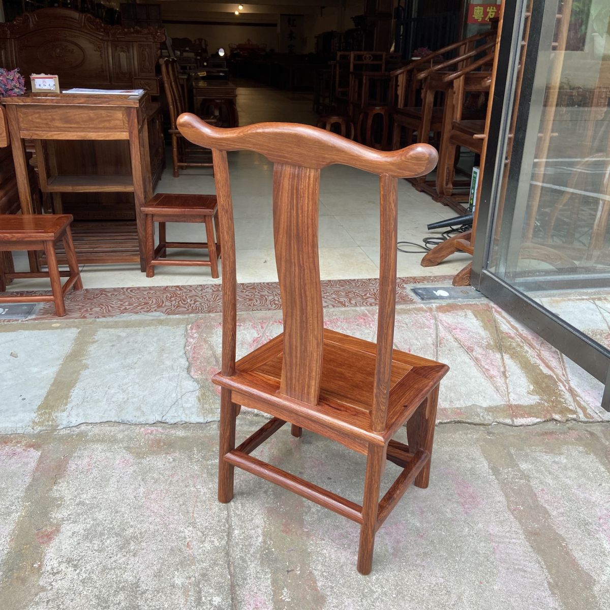 Moderne stijl eetkamerstoel houten lat achterzijde stoel voor woonkamer