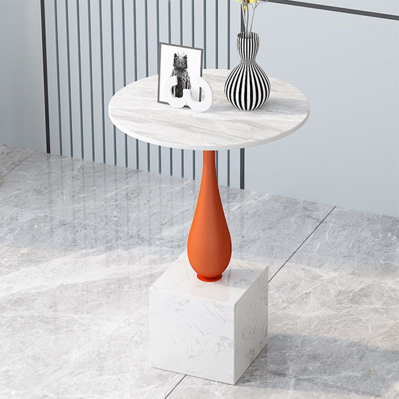 Tabella laterale piedistallo larga 13,77 "Modernistica tavolo da snack laterale in metallo