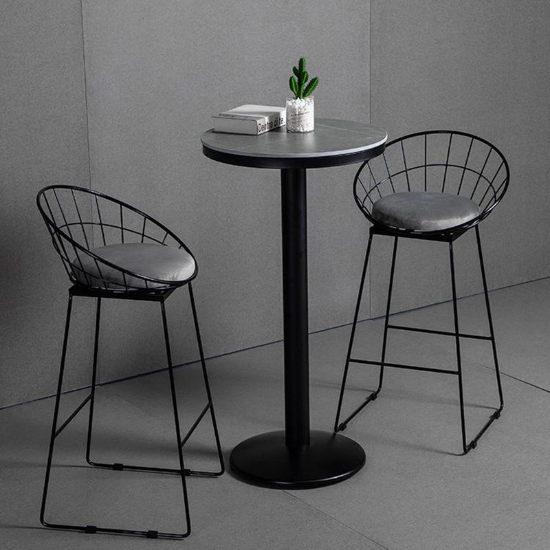 Taburete de bar moderno sin brazos con respaldo, taburete de hierro con cojín de terciopelo para Bar