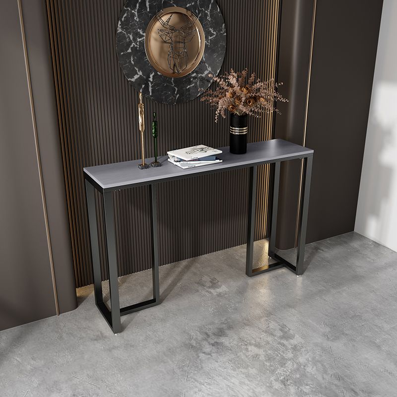 Tavolo accento superiore in pietra rettangolare con base ironica nera per Hall