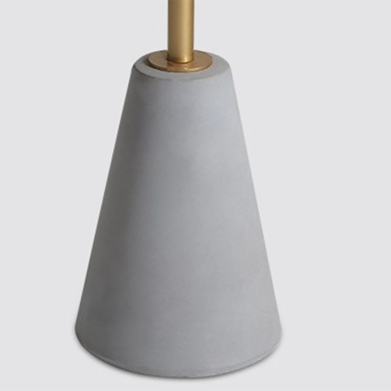 中世のモダンスタイルの丸い金属テーブルと石の台座ベースサイドテーブル