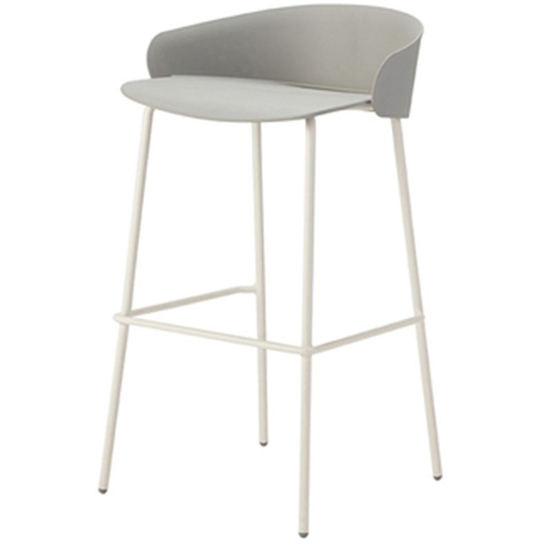 ホワイトメタルベースのあるコンテンポラリーバケツローバックアームレスバースツール