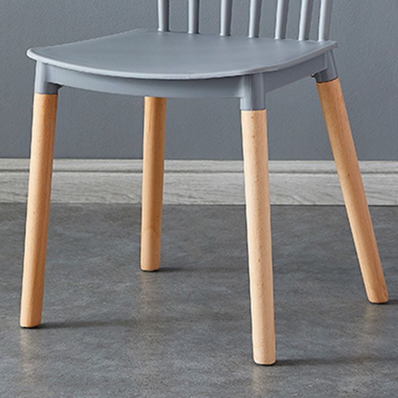 Sedia a bordo posteriore in legno contemporaneo in legno.