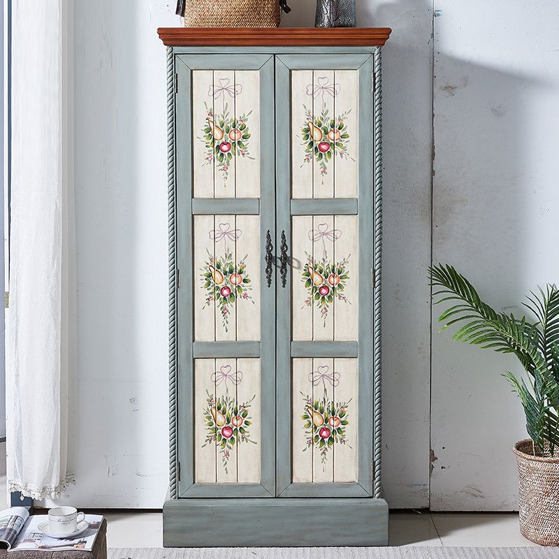 Armadio per armadio per armadio per camera da letto in stile cottage con asta di abbigliamento