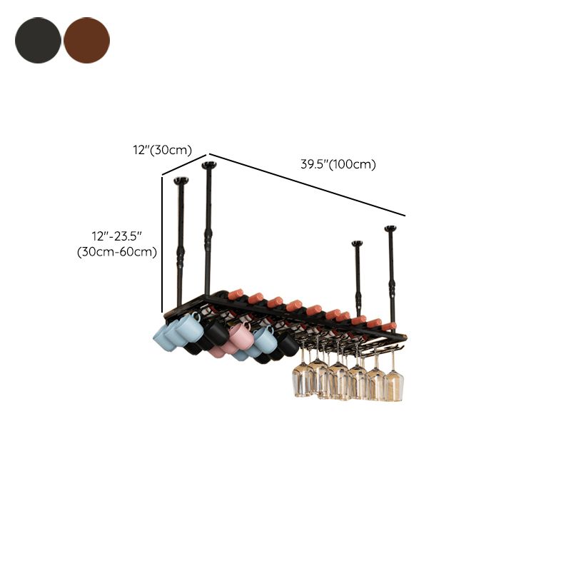 Bottiglia di vino in metallo industriale e portabottiglie in vetro appeso