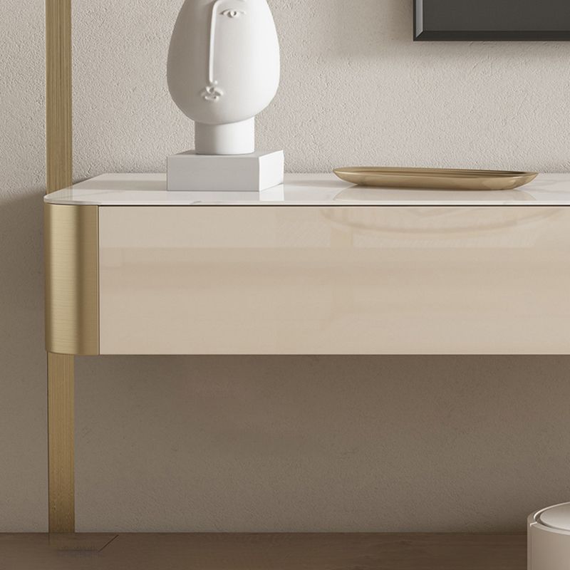 Style de style de style glam est un rangement fermé armoire télévisée flottante