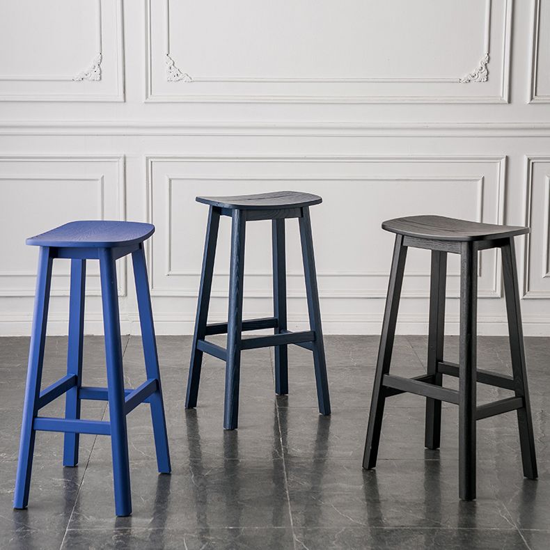 ソリッドウッドバースツールコンテンポラリースタイルのサドルシートアームレススツール