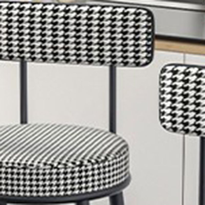 Stoffen ronde stoel aanrecht Stool Scandinavische lage rug barkruk met 4 zwarte ijzeren benen