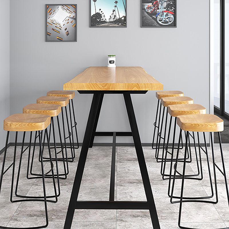 Table de pub à base noire, plateau en bois massif, à hauteur de bar, pour utilisation sur patio