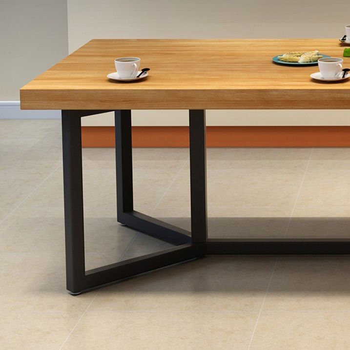 Table à manger rectangulaire avec base en fer industrielle et cadre noir