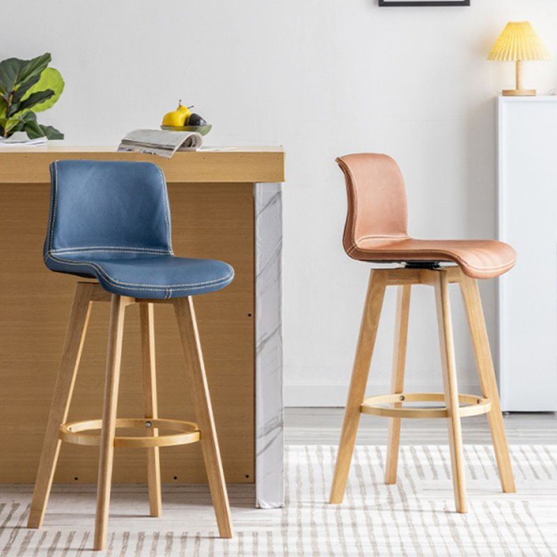 Taburete de bar de cuero con acabado mate y respaldo bajo para el hogar contemporáneo