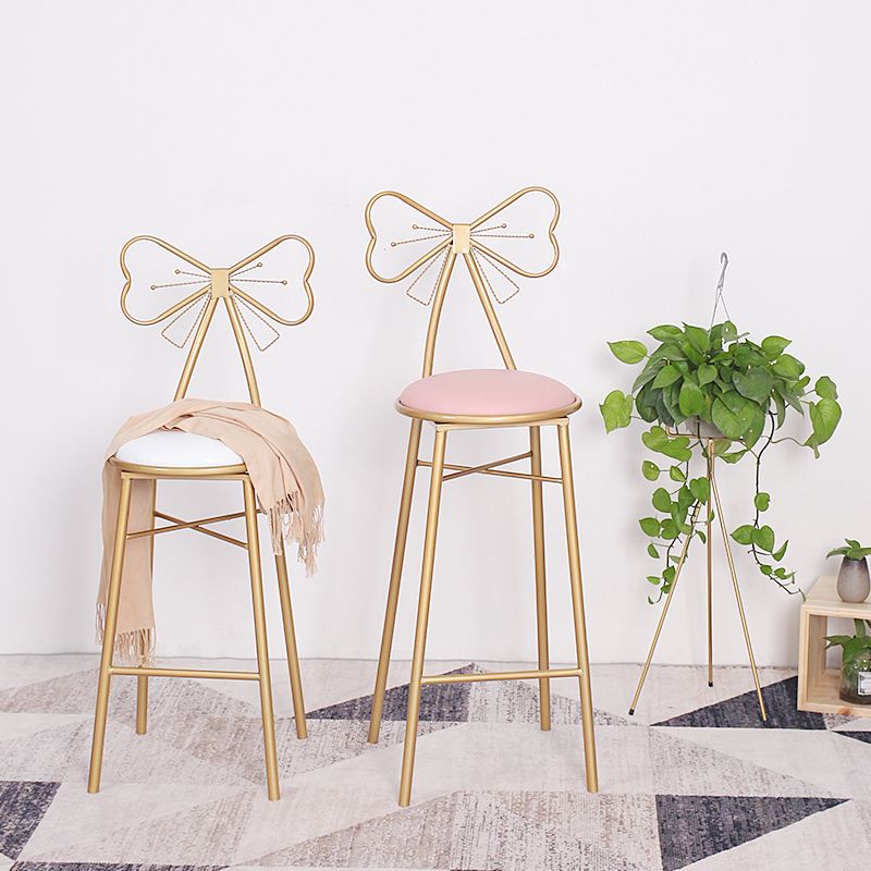 Binnen gestoffeerde barkrukken rond gouden basis Scandinavische tellerbarkruk