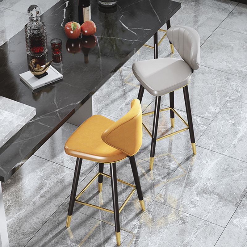 Scandinavian Swivel Leather Counter Stools Black Low Back Bar Stools with Footrest Clearhalo 'Bar Furniture' 'Bar Stools' 'bar_stools' 'furn' 'furn_bar_stools' 'furniture_bar_stools' 'Kitchen & Dining Furniture' 'kitchen&dining_furn' 'kitchen' 'kitchen_furn' Furniture' 1200x1200_8314e49d-fd52-41f1-b7a7-22d6580e3dba