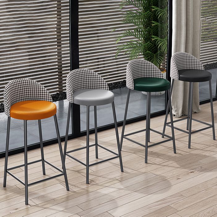 Modernes 1/4-teiliges Bartisch-Set, rechteckiger Stein-Thekentisch mit hohen Hockern