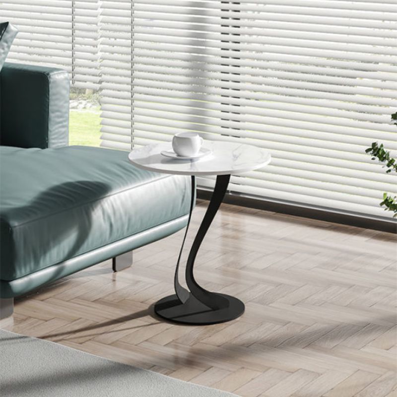 Zeitgenössischer runder Schiefer -Seiten Tabelle 20,5 "hoher abstrakter Endtisch