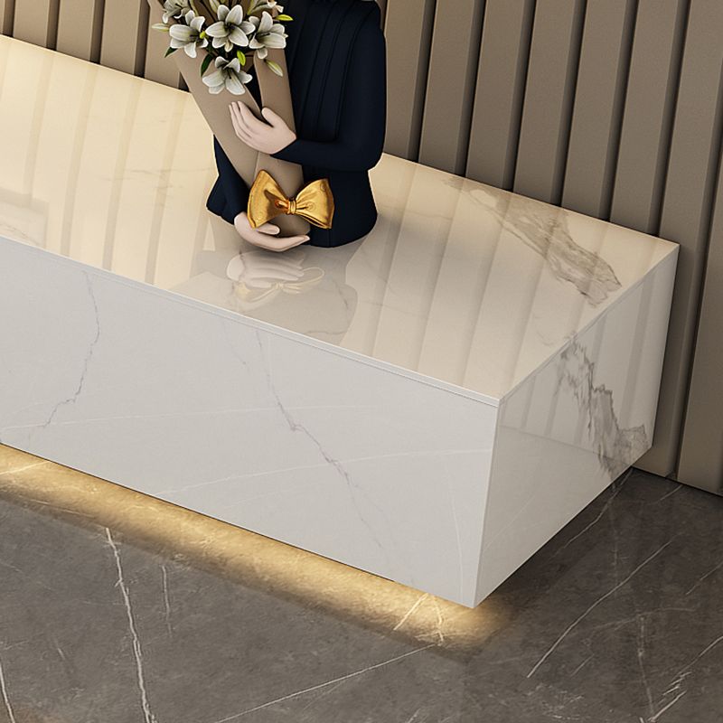 9.06 "H -TV -Ständer zeitgenössischer Stil weiße geschlossene Speicher -TV -Konsole mit Schubladen