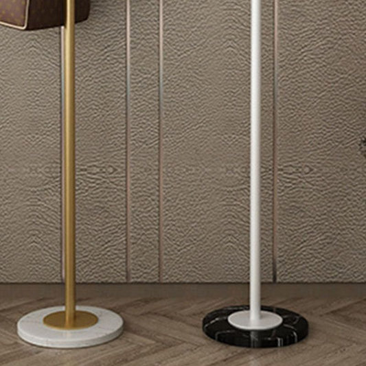 Specciaio metallico di lussuoso albero da sala con ganci per cappotto