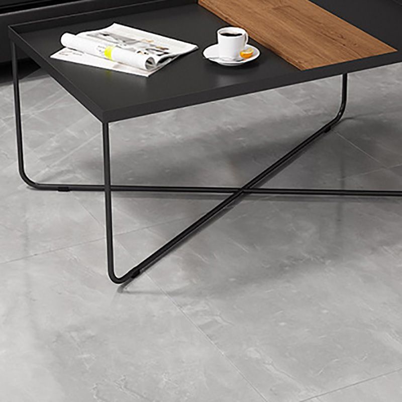 Table basse à pieds croisés, Table basse en fer noir avec plateau