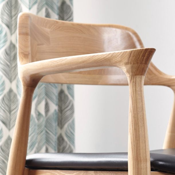 コンテンポラリーダイニングサイドチェアマット仕上げ固体木製オープンバックアームチェア