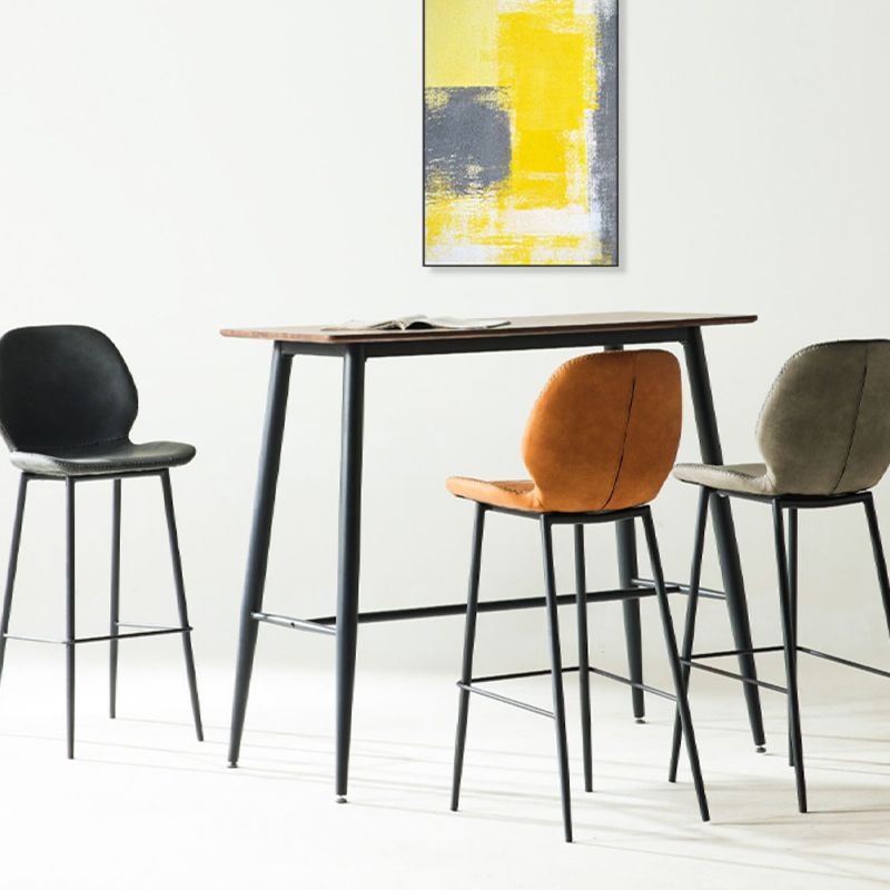 Taburete alto con respaldo de estilo moderno con cojín de cuero