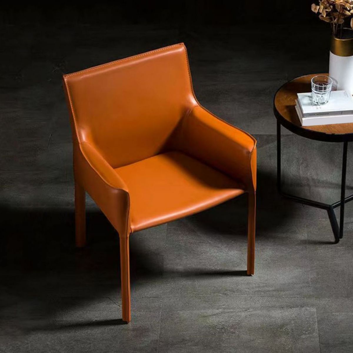 Silla de silla de comedor de cuero contemporánea en acabado mate con patas de acero