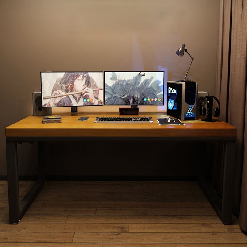 Bureau de jeu industriel Bureau d'écriture en bois massif avec des jambes en métal