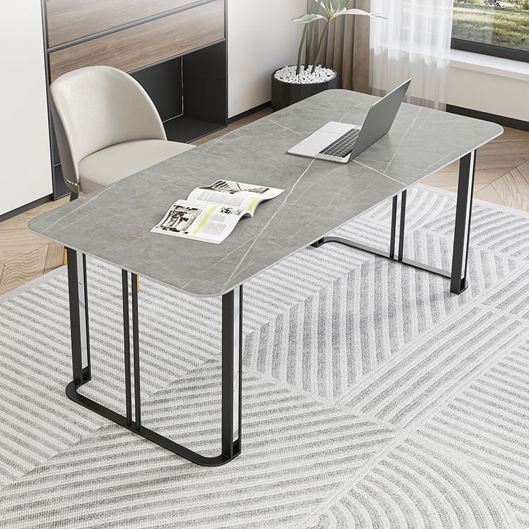 Eigentijdse gebogen kantoorbureau antieke afwerking computerbureau met metalen benen