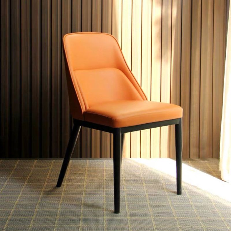 金属製の脚のある現代的なダイニングチェアキッチンアームレスチェア