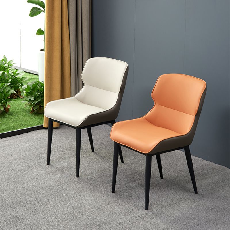 Chaise de finale finale mate avec jambes noires chaise latéral contemporaine pour salle à manger