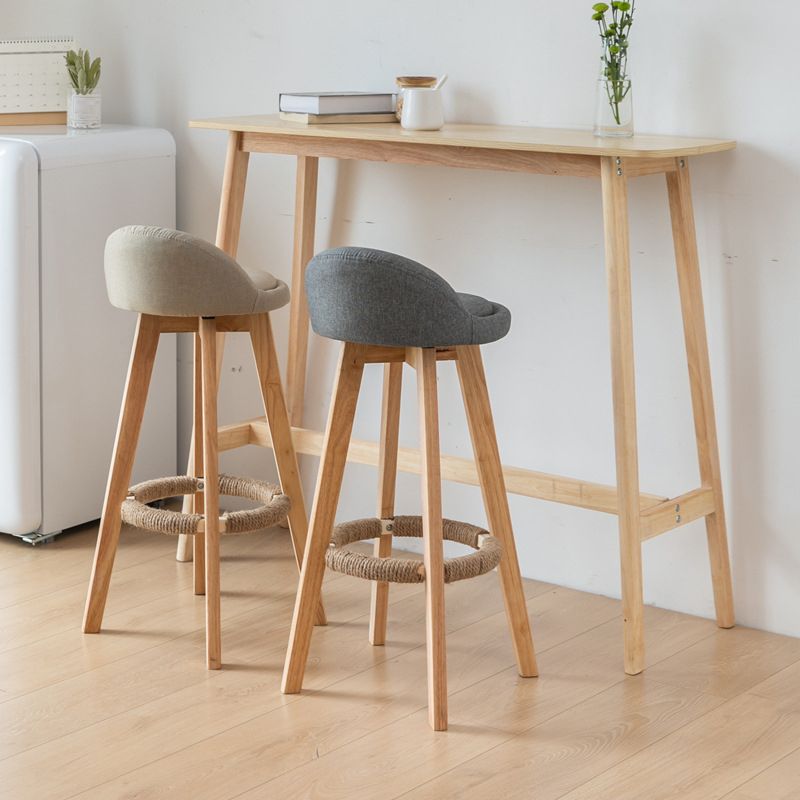 Tavolo da bar casual in stile industriale marrone chiaro, in legno di quercia, per negozio di tè al latte