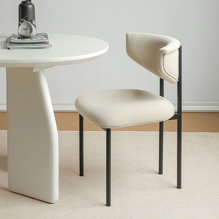 Zeitgenössische offene Back -Polster -Essneitenstuhl für Zuhause