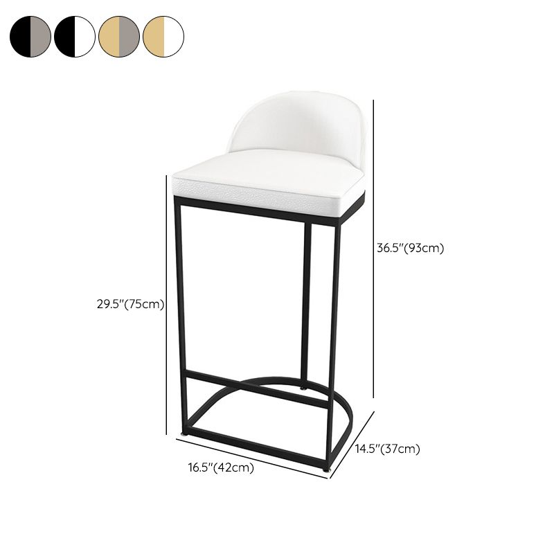 Sgabelli da pranzo glam a bracciale bassista.