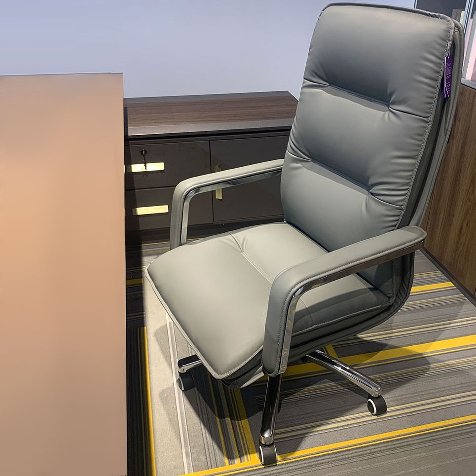 ホイールのエグゼクティブチェアフェイクレザーマネージャーの椅子とスイベル