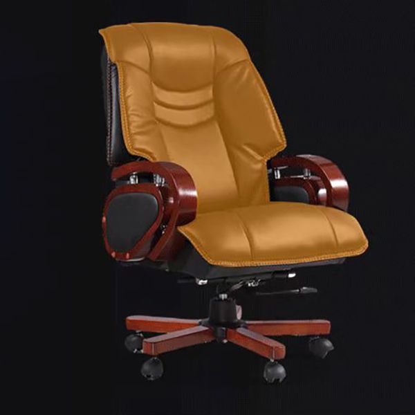 Sedia da ufficio imbottita con cornice in legno con sedia esecutiva sul retro alto in pelle nera