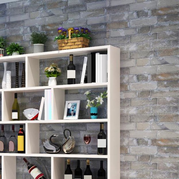 Porta bottiglia in legno fabbricato muro di stile moderno montato con scaffale