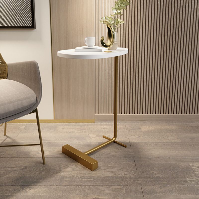 Mesa geométrica de mesa lateral modernista C de metal C con tapa de mármol