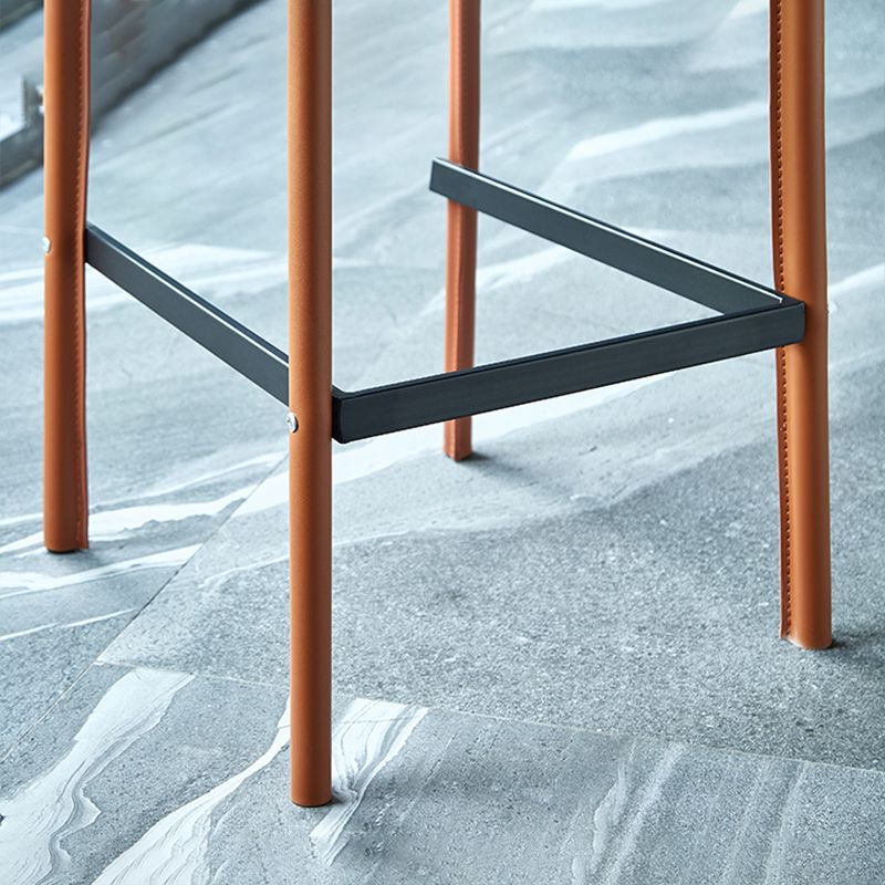 Taburetes de cuero de cuero escandinavo taburete de barra de metal para uso en el hogar