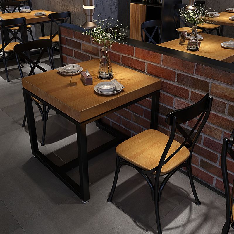 Table à manger en bois massif table à manger carrée industrielle avec cadre noir