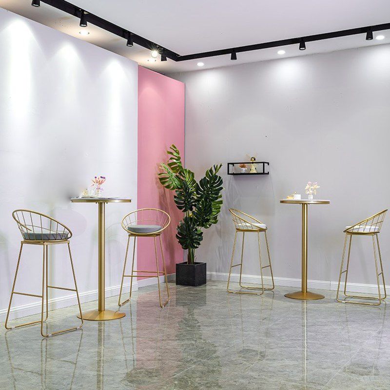 Tavolo da bar in stile glam in finta tavolo da pranzo a barre in marmo con base di piedistallo