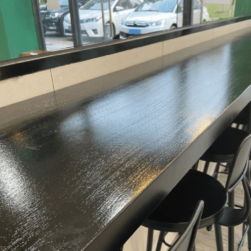 Table de bar rectangulaire à hauteur de pieds noirs et base en métal avec quatre pieds