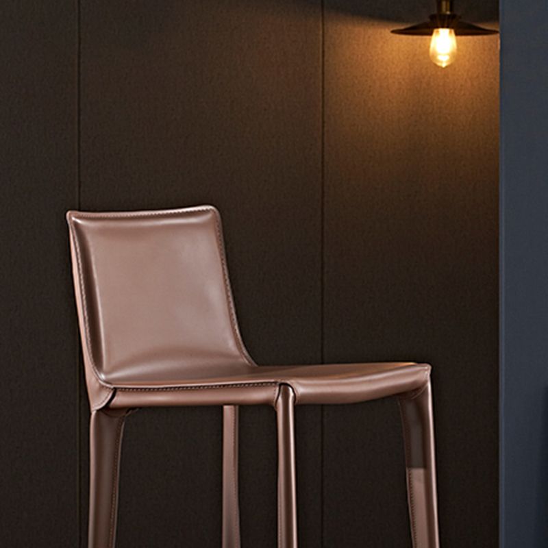 Sgabello industriale da 39 "in altezza con cuscino in pelle