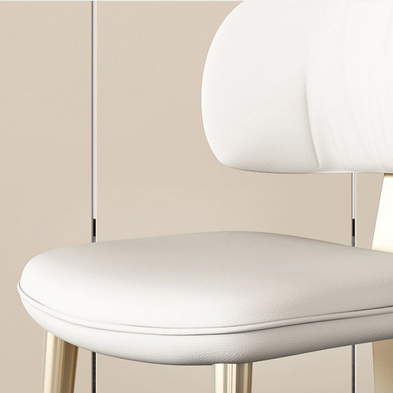 Sedia da pranzo senza braccio imbottita glam in gambe dorate